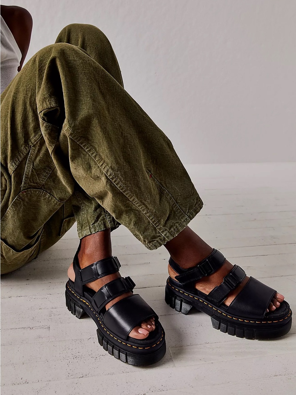 Dr. Martens Ricki Contrast Sole Leather 3-Strap Platform Sandals NEW Sold out